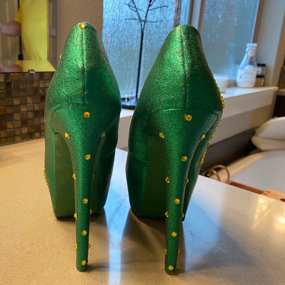 Custom Oregon Ducks heels - Picture 3 of 3